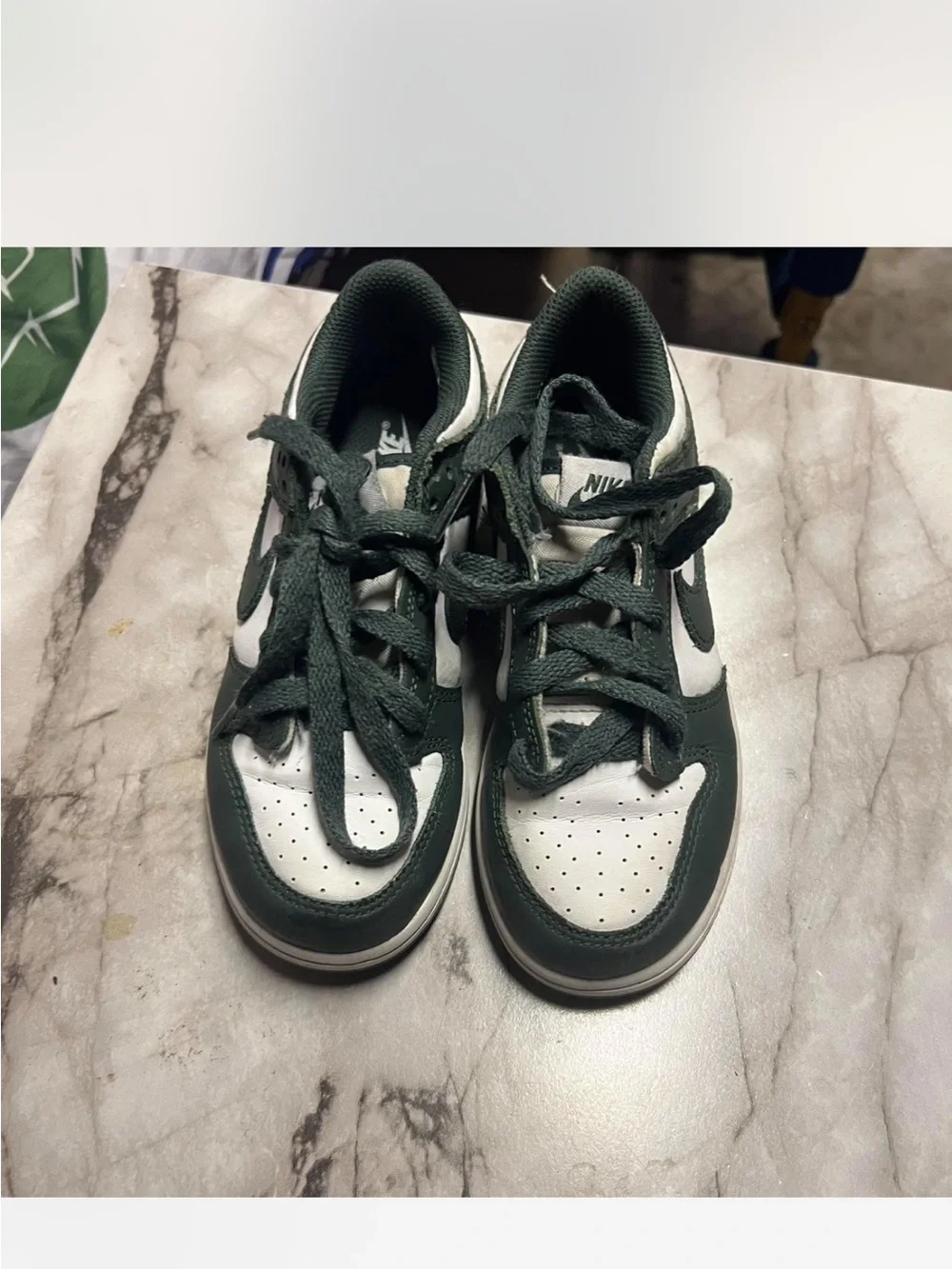Nike Kids Low-Top Sneakers in Forest Green and White size 1Y